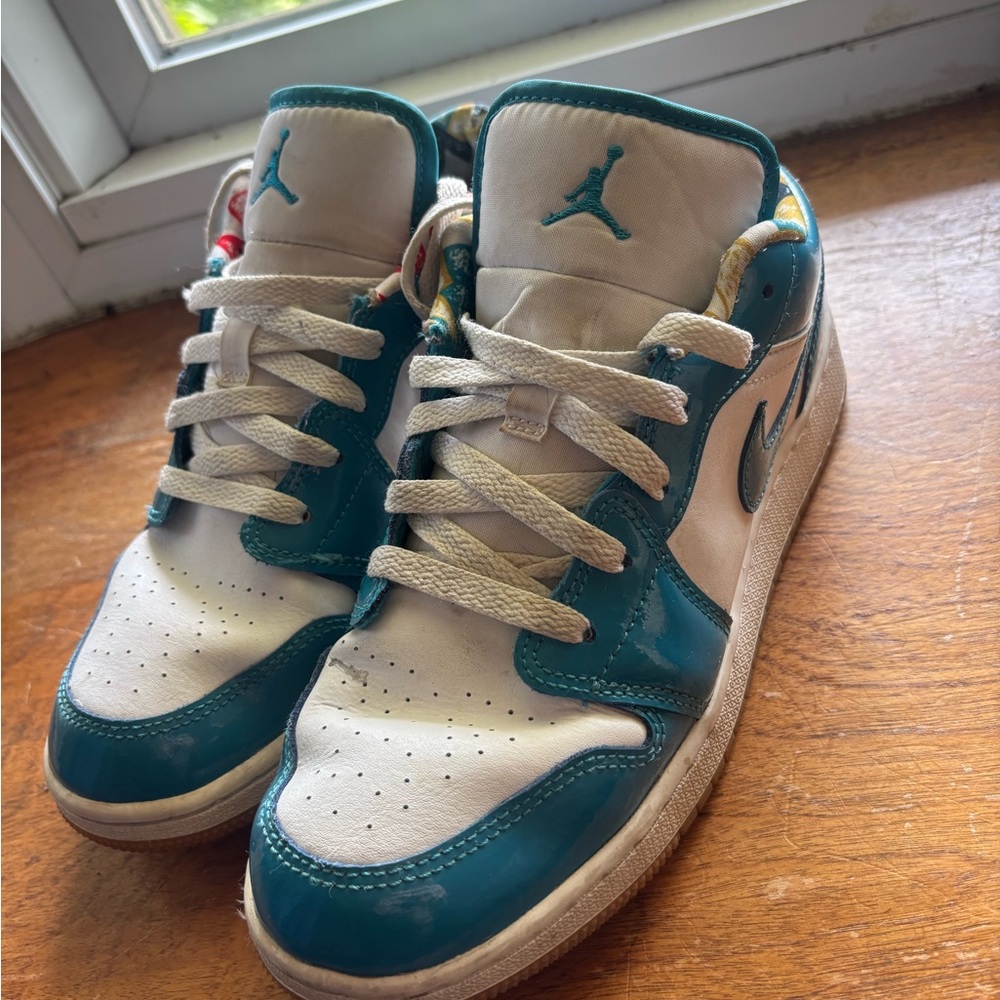 Nike Air Jordan 1 Low Barcelona cyber teal
Womens size 5.5 
Pre owned